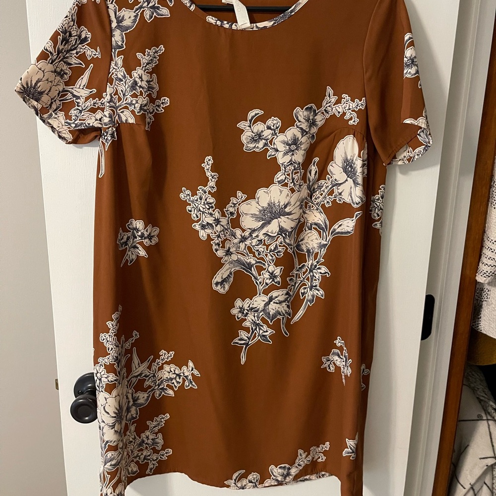 Pretty floral shift dress